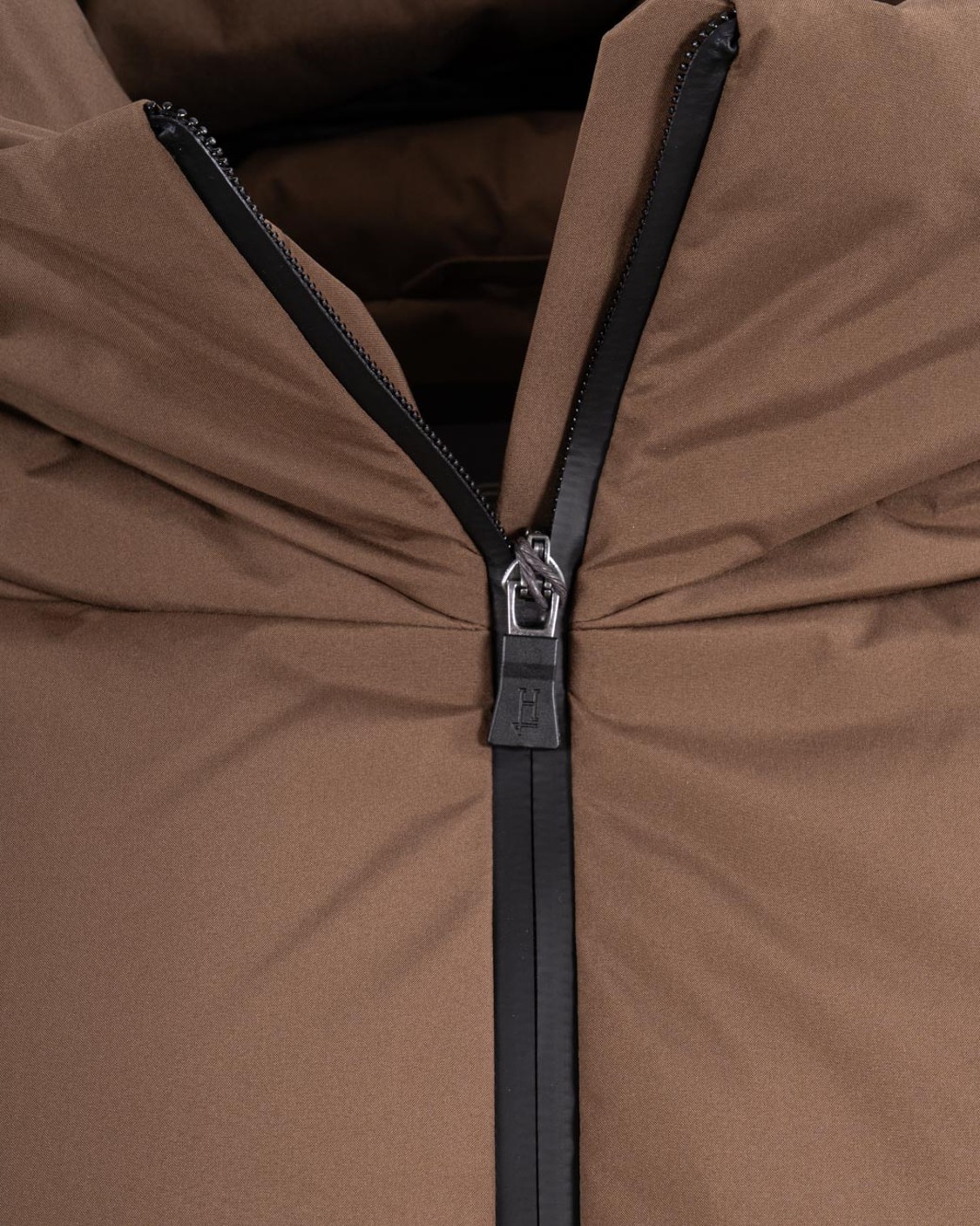 shop HERNO  Piumino: Herno cappa laminar in gore-tex.
Chiusura centrale con cerniera a doppio cursore.
Tasche frontali.
Cappuccio.
Spacchi laterali.
Composizione: 100% poliestere.
Made in the Republic of Moldova.. PI002045D 12840-8158 number 8608012